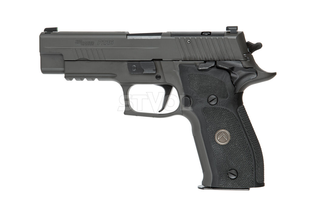 Пистолет спортивный Sig Sauer P226 9MM, 4.4IN, LEGION GRAY, BLACK G10, (3) 15RD STEEL MAG, OR